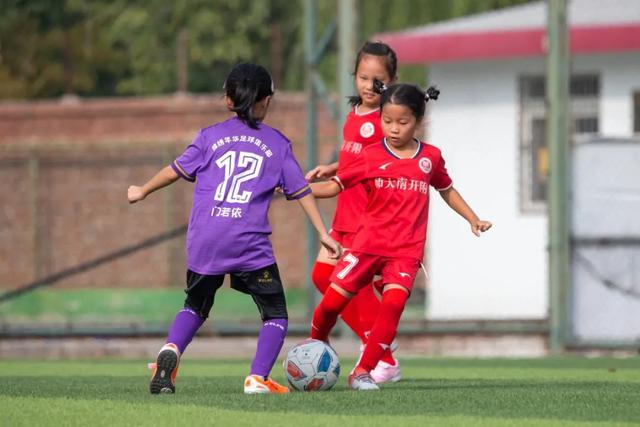 许家印家族的悲剧：母子反目的背后，最无辜的是他们